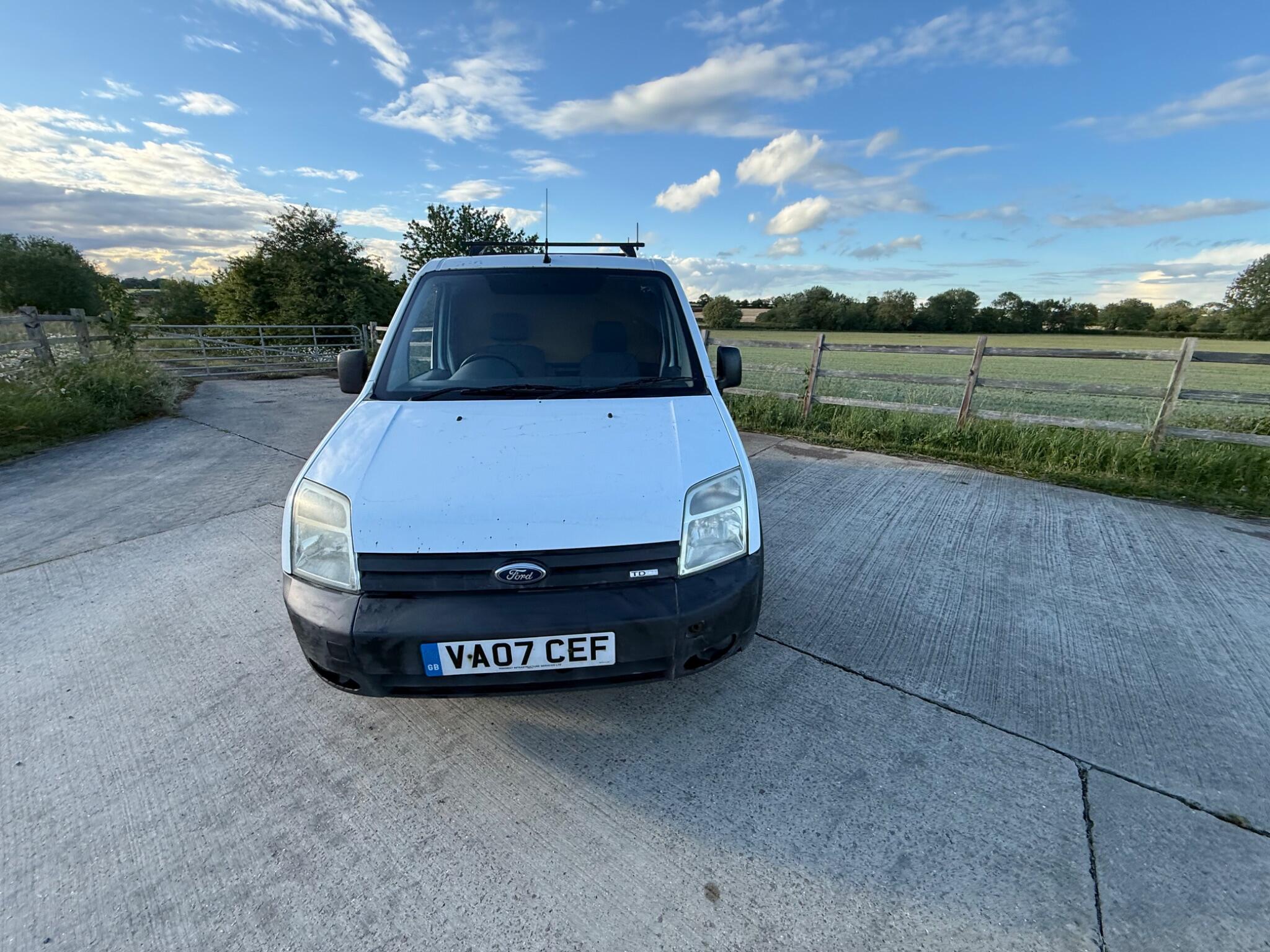 Ford Transit Connect 1.8 TDCi T200 LX L1 H1 4dr — photo 52 of 86
